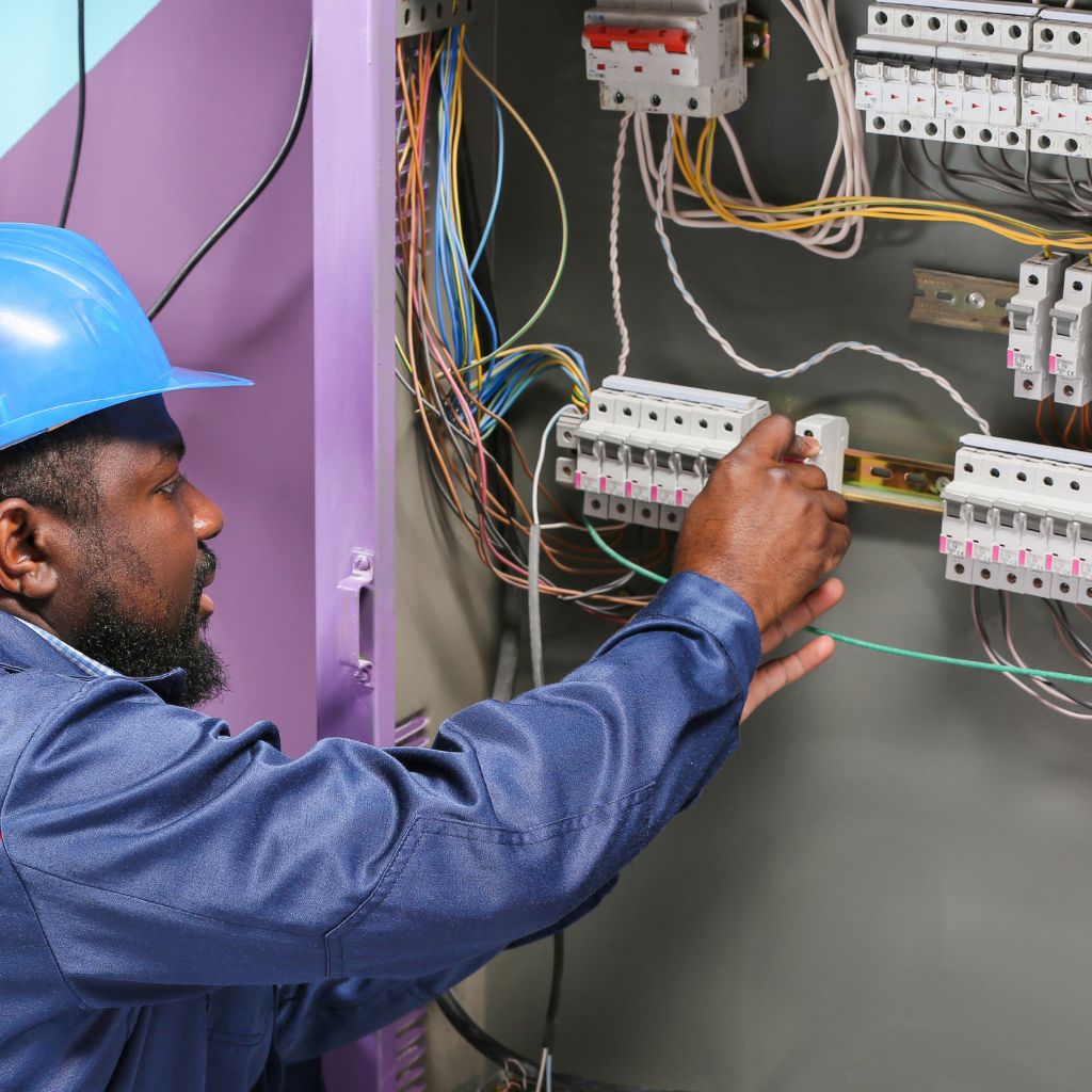 Benefits of Hiring a Licensed Electrical Contractor​